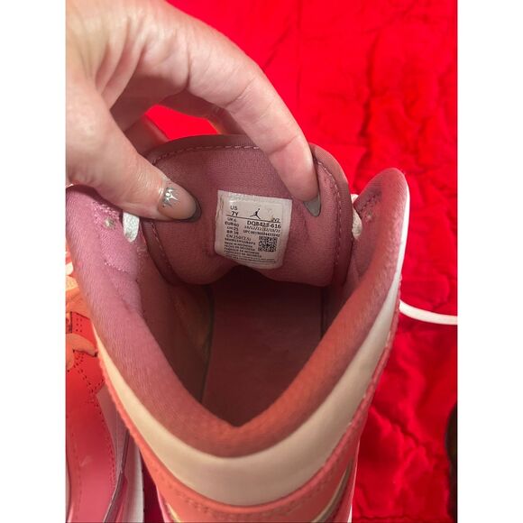 Nike‎ Air Jordan 1 Mid Valentine's Day" 2023  Youth 7 / Women's 8.5 - Picture 7 of 7